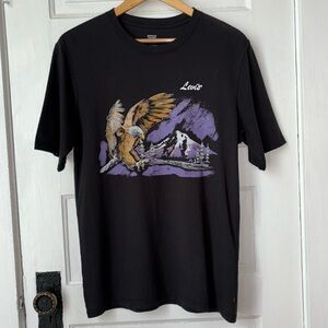 LEVI’S CREWNECK GRAPHIC TEE MOUNTAIN SCENE WITH EAGLE
